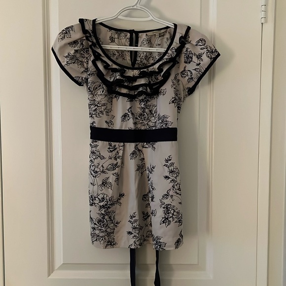 RW&CO. Tops - Women’s XS RW & Co. Ruffle collar dress shirt